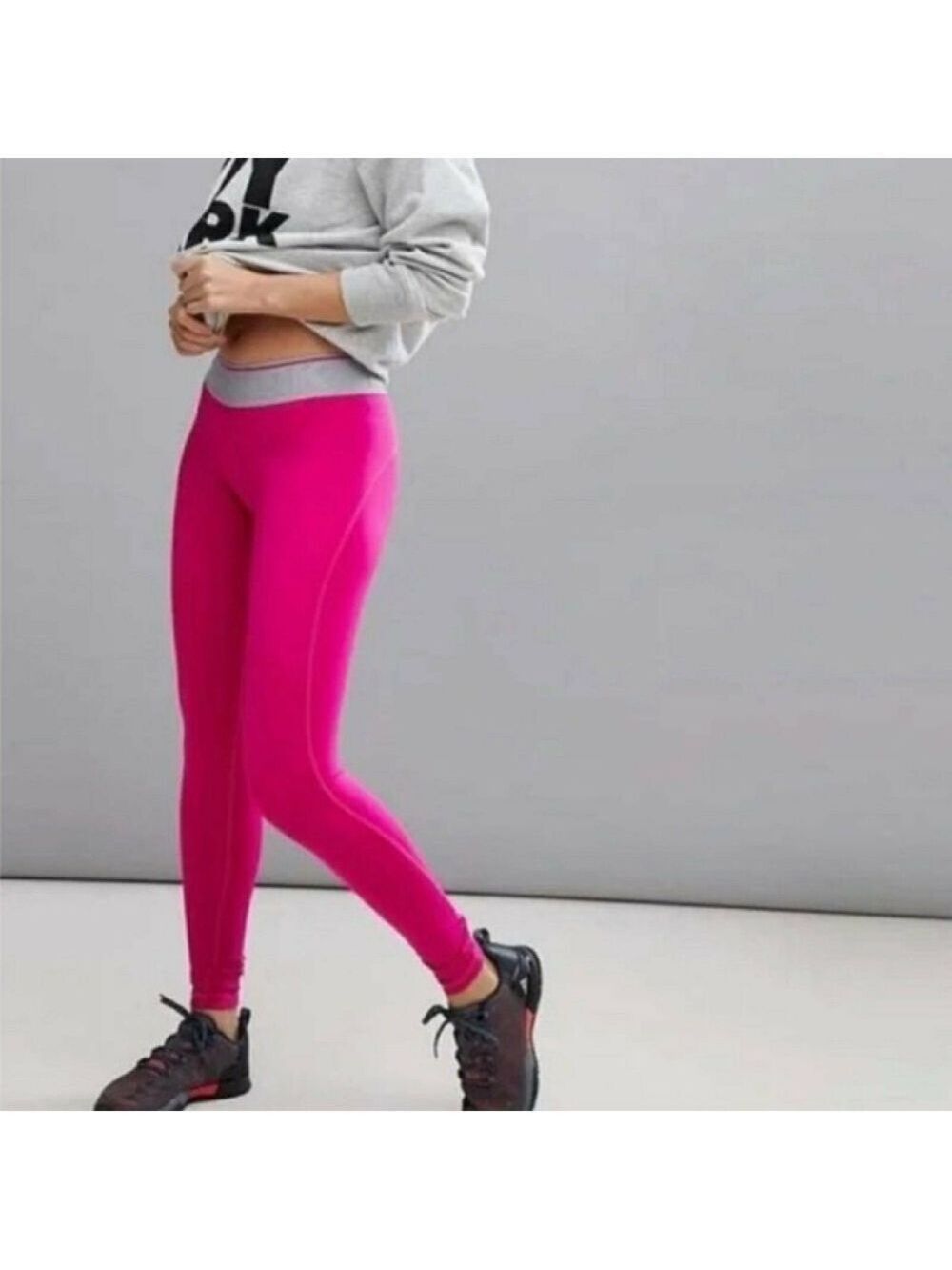 IVY PARK Bold Pink Leggings – Size M (NWT)